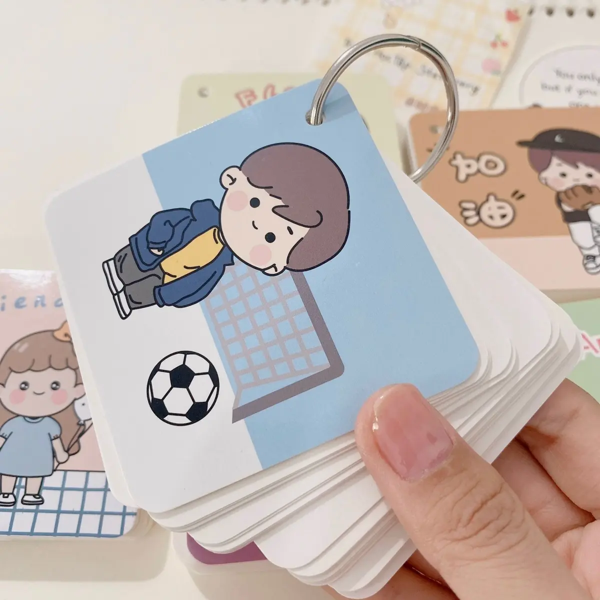 Lật mở sổ học từ vựng flashcard giấy dày dặn
