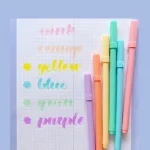 Viết chữ nghệ thuật bằng bút viết chữ Calligraphy trên giấy kẻ ô