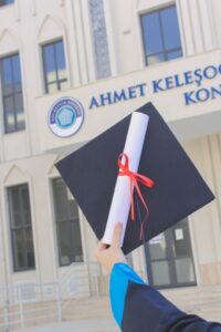 Sự thật về bằng đại học và định hướng phát triển sự nghiệp tương lai