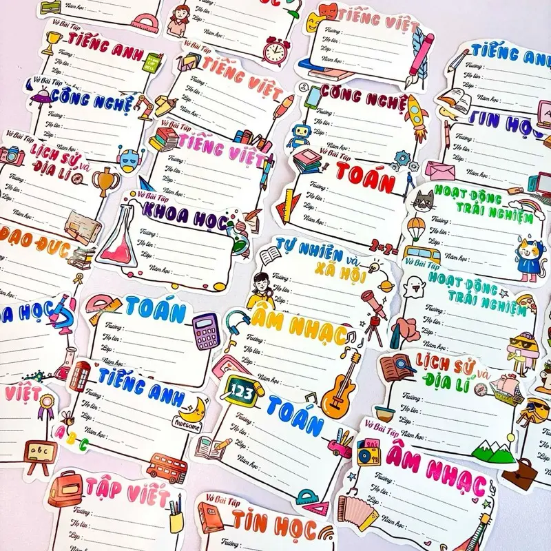 Các mẫu nhãn vở in theo môn học cấp 1-2-3 đầy sắc màu