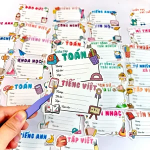 Nhãn vở in theo môn học cấp 1-2-3 dễ thương cho học sinh