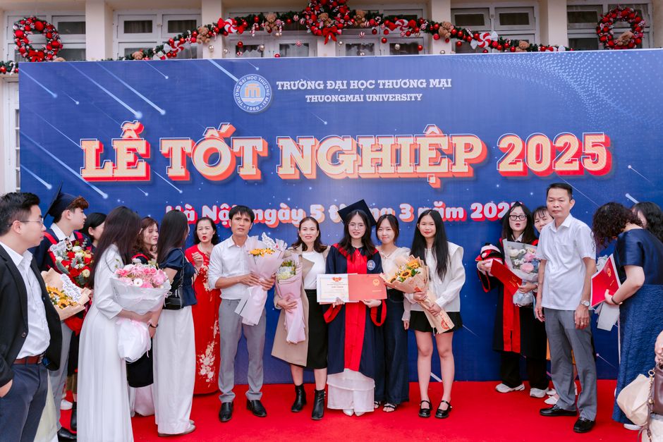Lễ tốt nghiệp đại học mở ra hành trình sự nghiệp mới Học tiếng anh giao tiếp cho người đi làm để chuẩn bị cho tương lai sự nghiệp