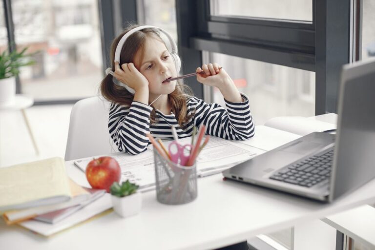 học tiếng anh giao tiếp online miễn phí tại nhà qua laptop