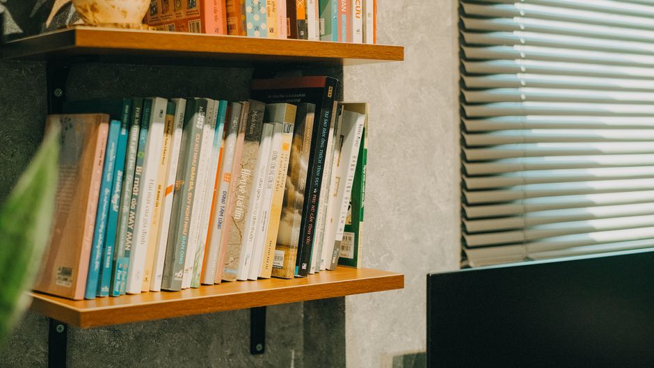 Kệ sách đa dạng cho con tự học Kệ sách gia đình thúc đẩy phương pháp giúp con tự giác học