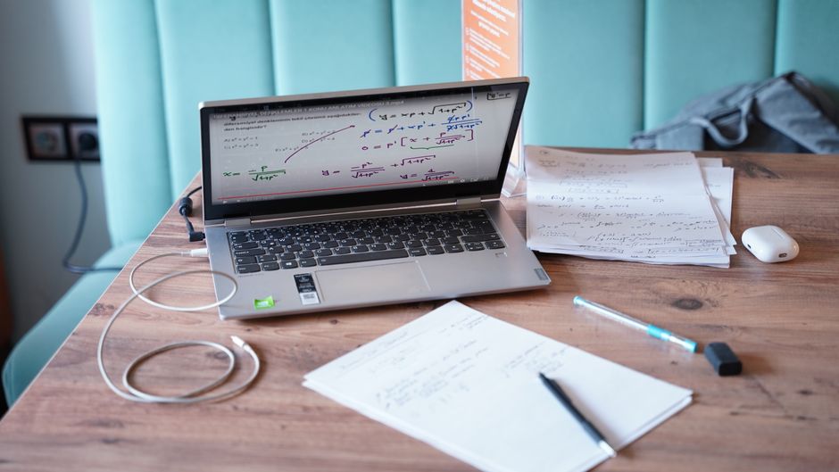 Góc học tập tự nghiên cứu bài giảng trực tuyến Tự học online có hiệu quả không khi tự nghiên cứu tài liệu học tập tại nhà